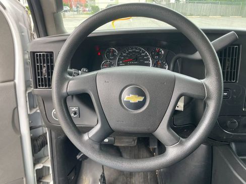 Used 2021 Chevrolet Express 2500 RWD image 15
