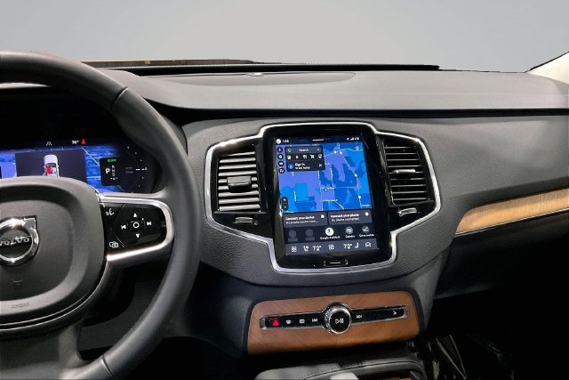 Certified 2025 Volvo XC90 T8 Plus w/ Protection Package Premier AWD/4WD image 9