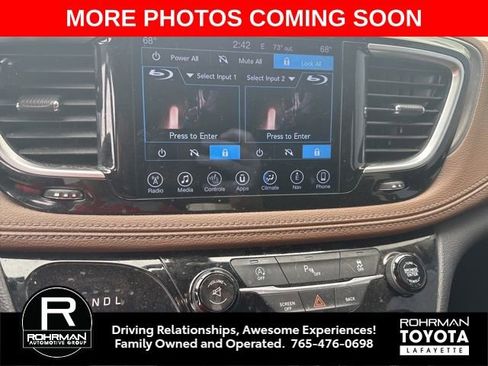 Used 2017 Chrysler Pacifica Limited FWD image 9