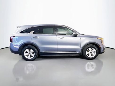 Used 2025 Kia Sorento LX image 10