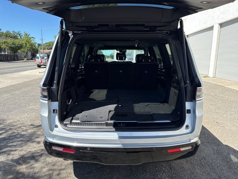 Used 2022 Jeep Grand Wagoneer Series I w/ Flexible Seating Group AWD/4WD image 23