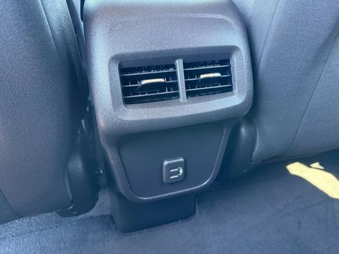 Used 2024 Chevrolet Equinox LT AWD/4WD image 16