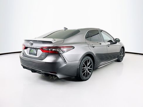 Used 2023 Toyota Camry SE image 9