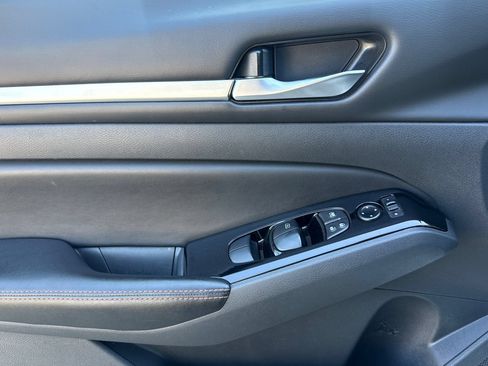 Used 2024 Nissan Altima 2.5 SR FWD image 13