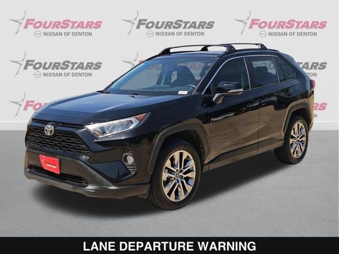 Used 2020 Toyota RAV4 XLE Premium FWD image 9