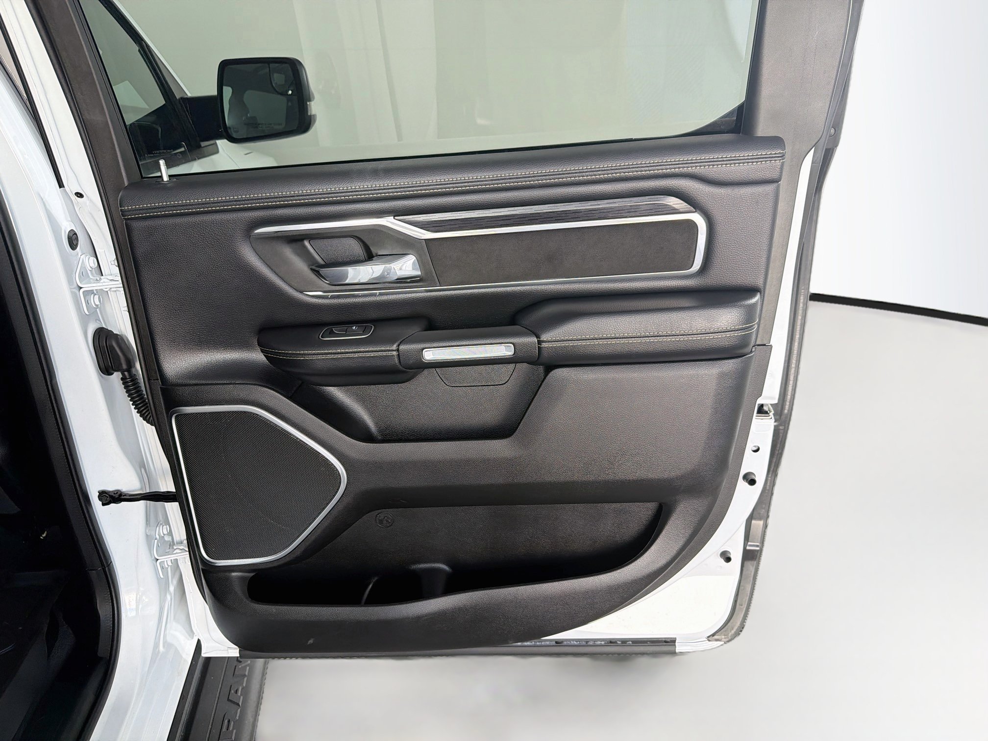 Used 2023 RAM 1500 Laramie AWD/4WD image 31