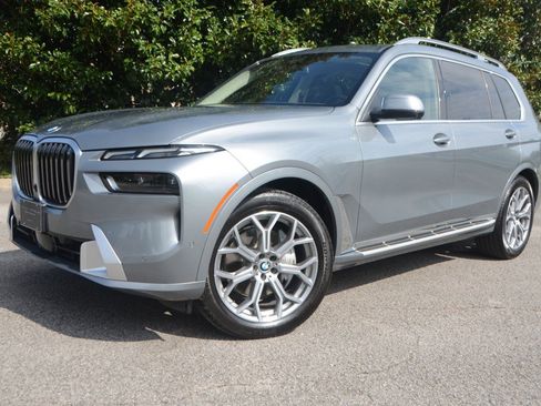 Used 2025 BMW X7 xDrive40i AWD/4WD image 8