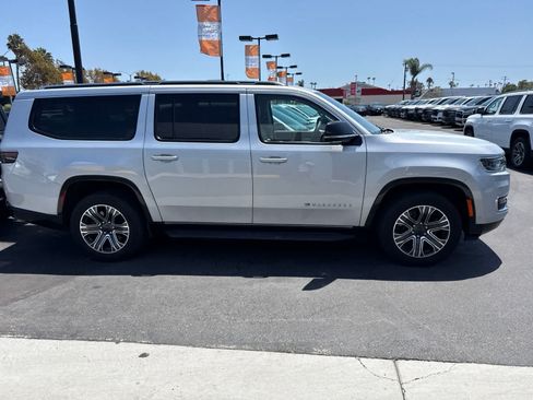 Used 2024 Jeep Wagoneer L Series II w/ Flexible Seating Group RWD image 15