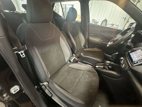 Used 2018 Nissan Kicks S FWD image 32
