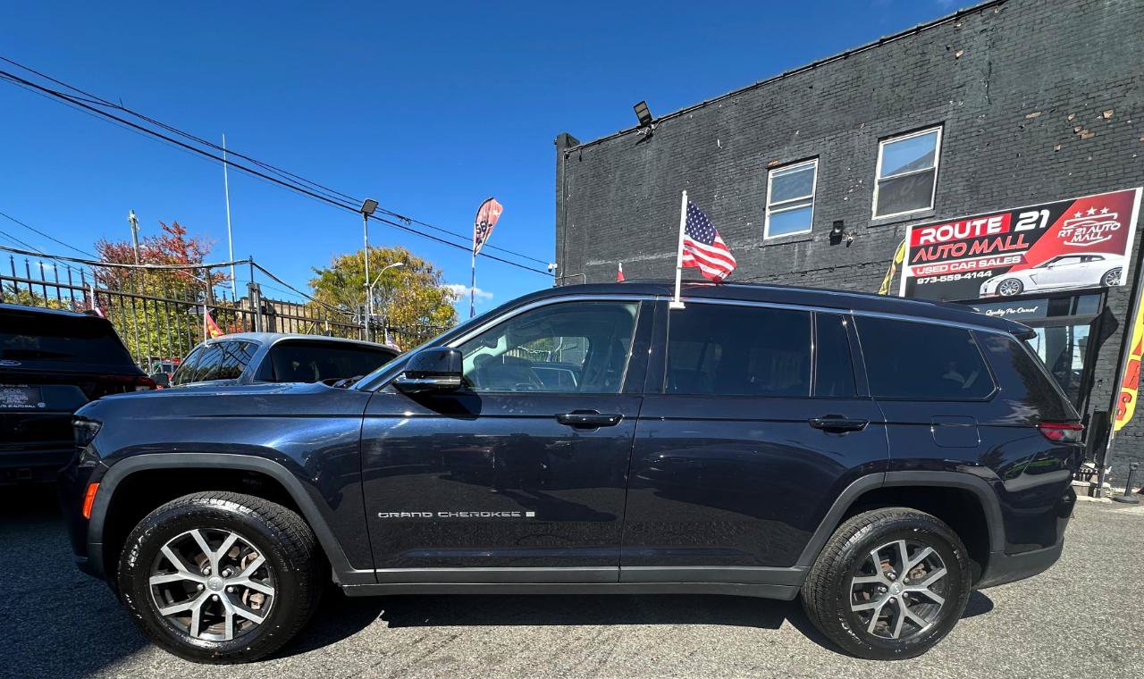 Used 2023 Jeep Grand Cherokee L Limited AWD/4WD image 4