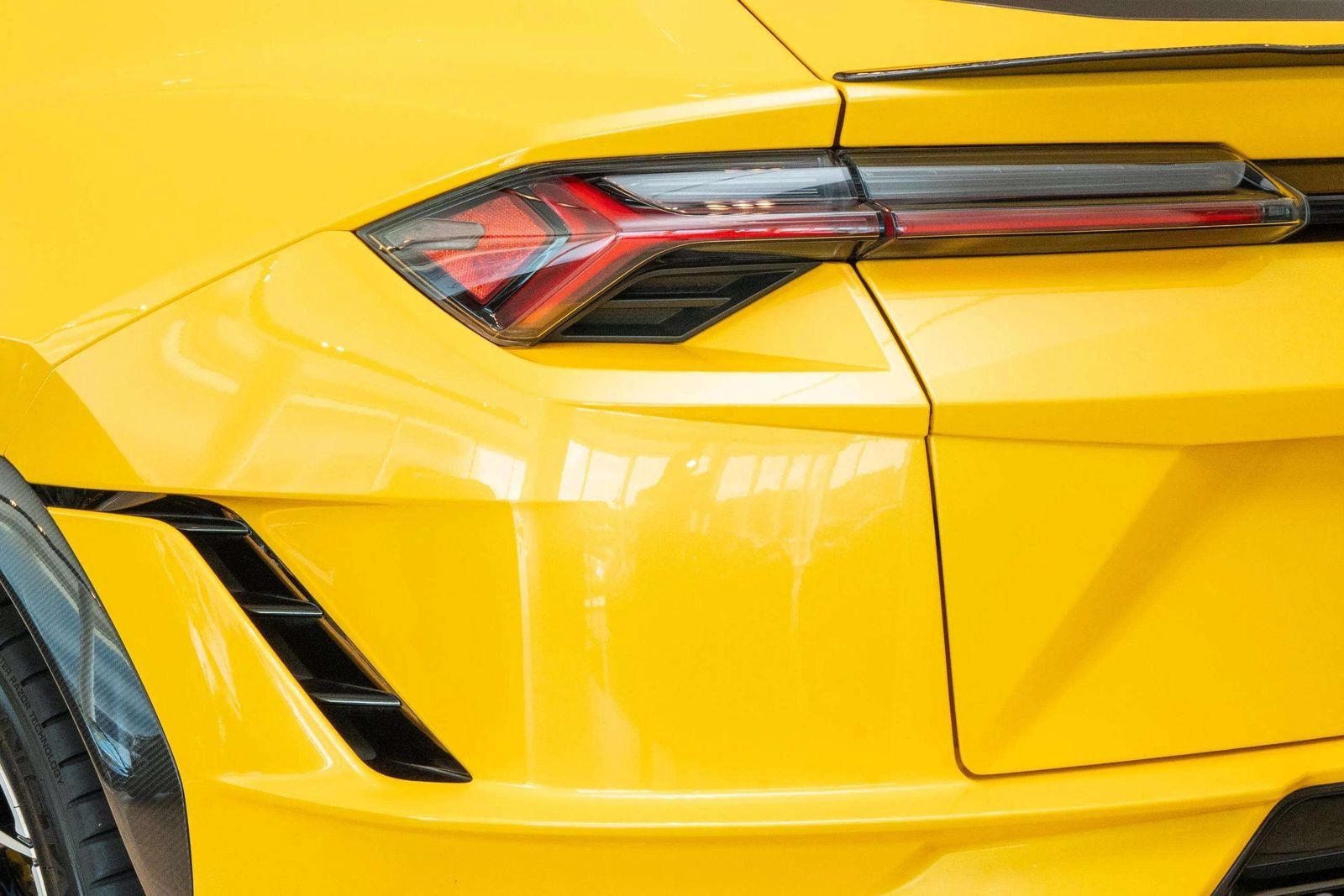 Used 2024 Lamborghini Urus Performante AWD/4WD image 70