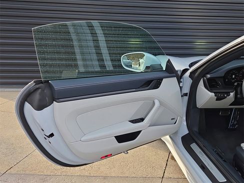Used 2025 Porsche 911 Carrera image 7