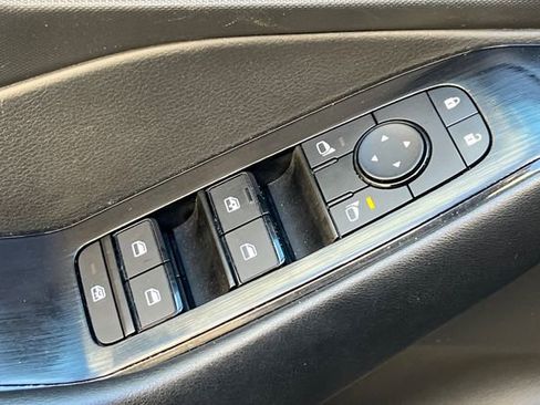 Used 2024 Nissan Rogue S image 15