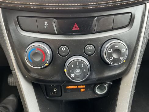 Used 2017 Chevrolet Trax LT w/ LT Convenience Package FWD image 18