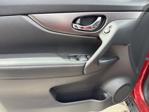 Used 2016 Nissan Rogue S image 14