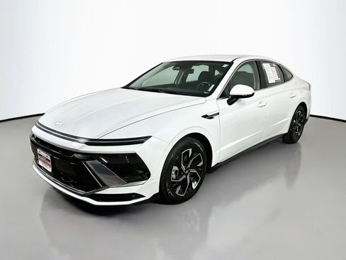 Used 2025 Hyundai Sonata SEL FWD image 3