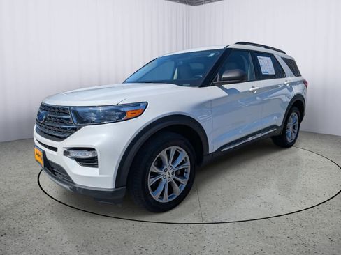 Used 2023 Ford Explorer XLT w/ Equipment Group 202A AWD/4WD image 6