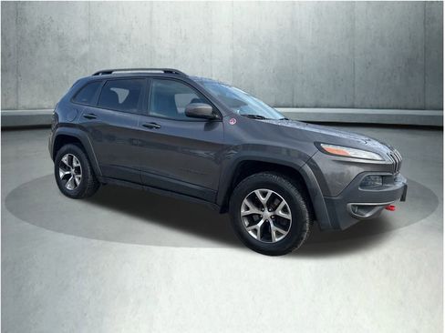 Used 2018 Jeep Cherokee Trailhawk w/ Cold Weather Group image 9