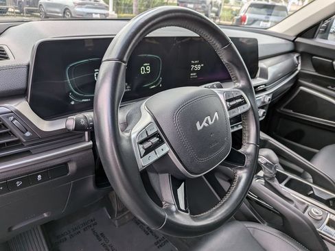Used 2023 Kia Telluride LX FWD image 17