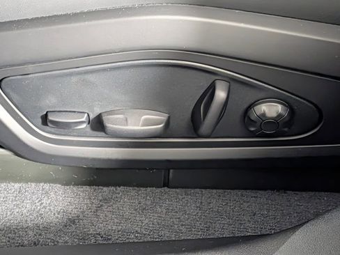 New 2026 Porsche Taycan image 29