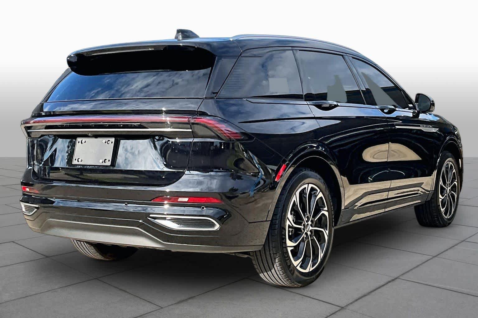 Used 2025 Lincoln Nautilus Reserve AWD/4WD image 13