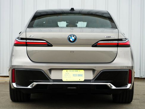 Used 2023 BMW i7 xDrive60 image 11