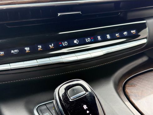 Used 2023 Cadillac Escalade Sport Platinum w/ Heavy-Duty Trailer Package AWD/4WD image 33