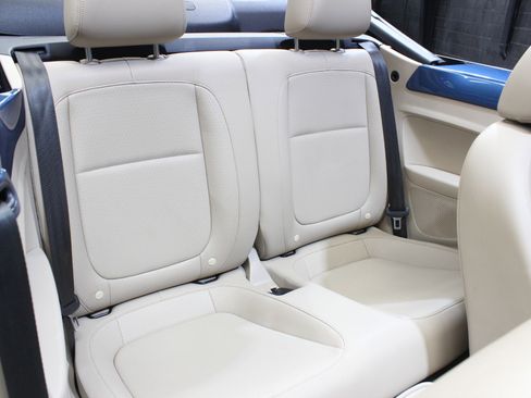 Used 2018 Volkswagen Beetle 2.0T SE w/ SE Premium Package image 39