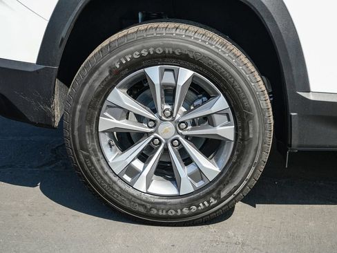 New 2026 Chevrolet Equinox LT w/ Convenience Package II FWD image 11