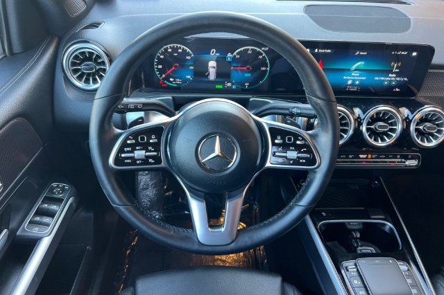Used 2023 Mercedes-Benz EQB 300 4MATIC image 16