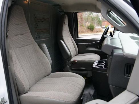 Used 2017 GMC Savana 2500 image 24