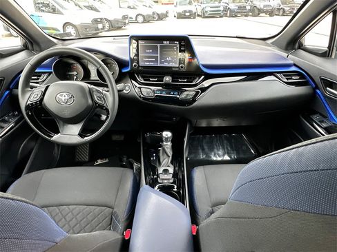 Used 2022 Toyota C-HR XLE image 12