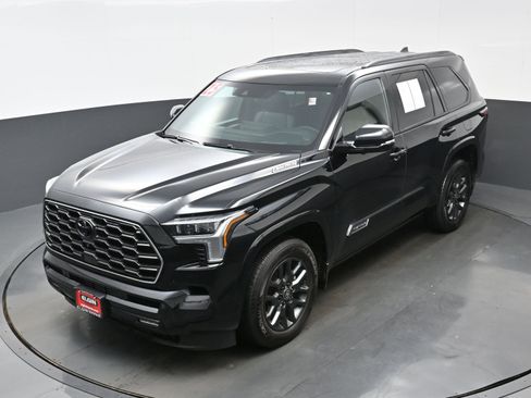Used 2025 Toyota Sequoia Platinum image 39