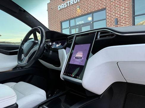 Used 2018 Tesla Model X 100D image 12