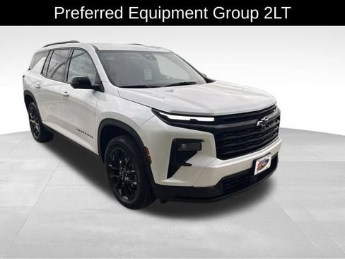 Used 2025 Chevrolet Traverse LT w/ Midnight/Sport Edition AWD/4WD image 4