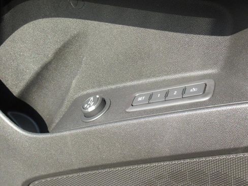 Used 2018 Chevrolet Equinox Premier image 27