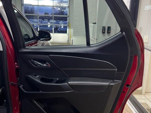 Used 2019 Chevrolet Traverse LT image 17