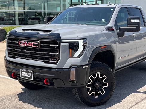 Used 2024 GMC Sierra 2500 AT4X AWD/4WD image 2