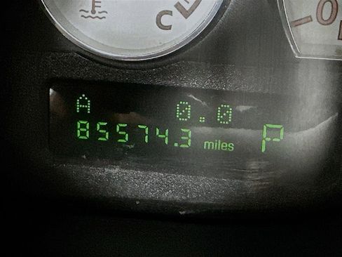 Used 2005 Ford Thunderbird RWD image 14