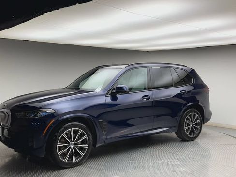 Used 2025 BMW X5 xDrive40i w/ M Sport Package AWD/4WD image 6