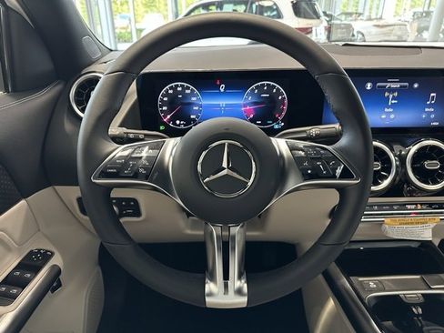 New 2025 Mercedes-Benz GLA 250 4MATIC image 13