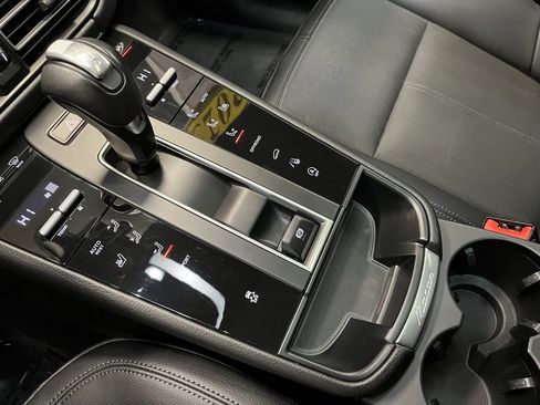 Used 2023 Porsche Macan image 7