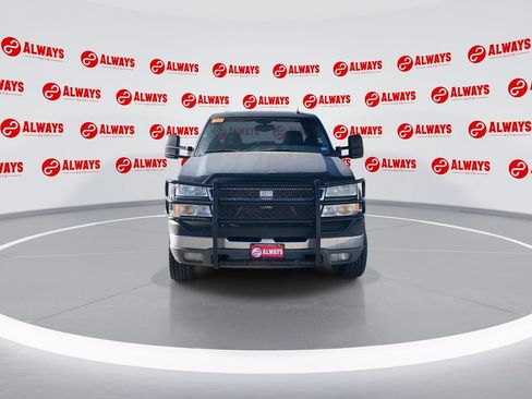 Used 2005 Chevrolet Silverado 2500 LT w/ Heavy-Duty Power Package image 2