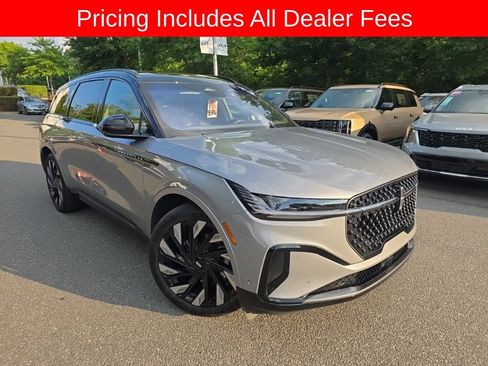 Used 2024 Lincoln Nautilus Reserve w/ Equipment Group 202A AWD/4WD image 2
