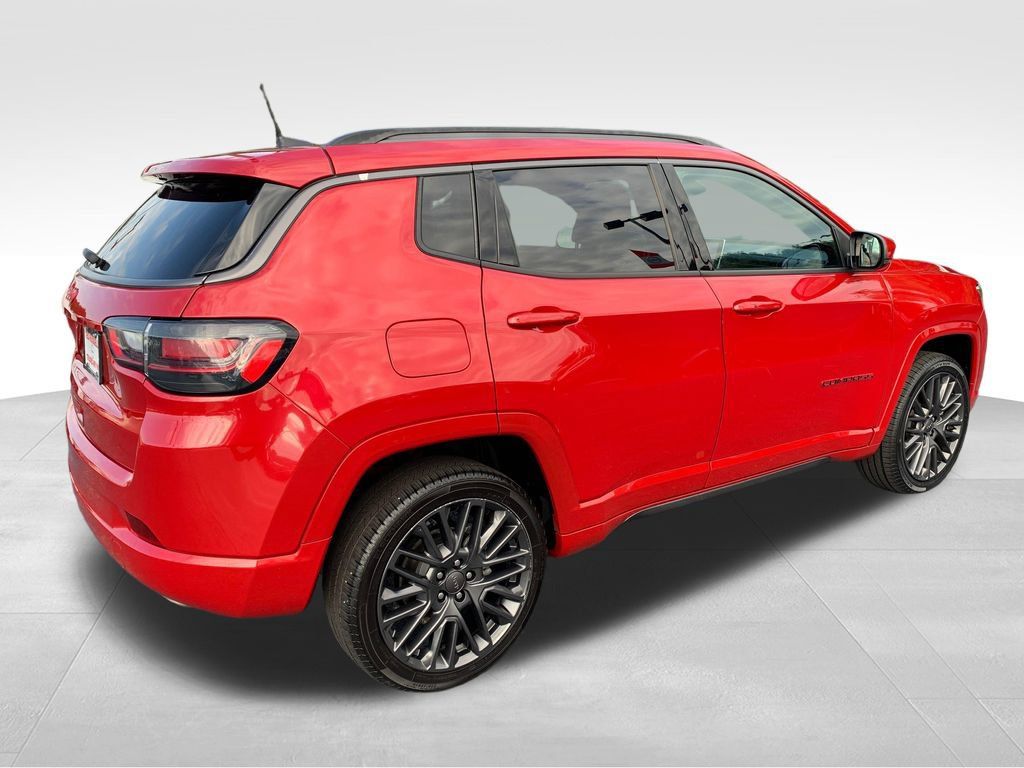 Used 2022 Jeep Compass Limited w/ (RED) Package AWD/4WD image 5