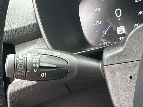 Used 2020 Volvo XC40 T4 Momentum FWD image 16
