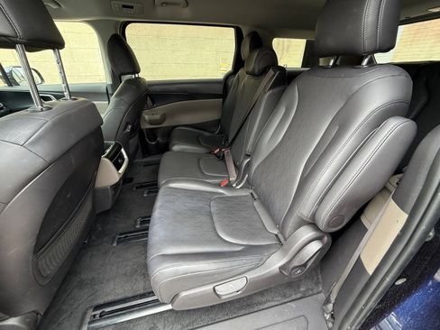 Used 2026 Kia Carnival FWD image 23