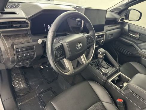Used 2024 Toyota Tacoma Limited w/ Limited Package (LT) AWD/4WD image 23