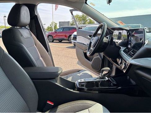 Used 2024 Chevrolet Trax LT w/ Driver Confidence Package FWD image 30