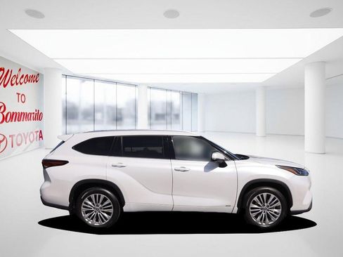 Used 2024 Toyota Highlander Platinum image 5